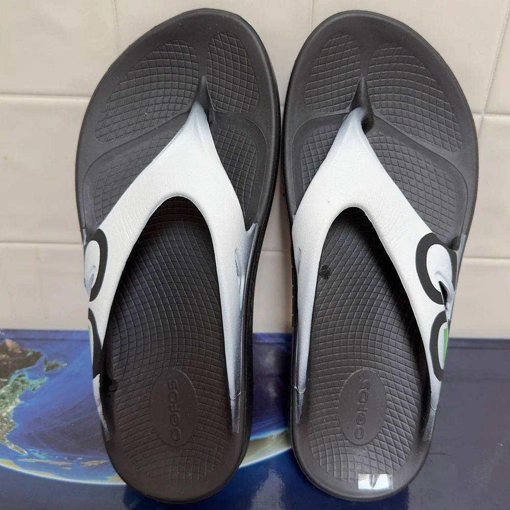 New OOFOS Original Flip Flop Mens 9 Euro 42 Womens size 11 Sandals Thongs No Tag